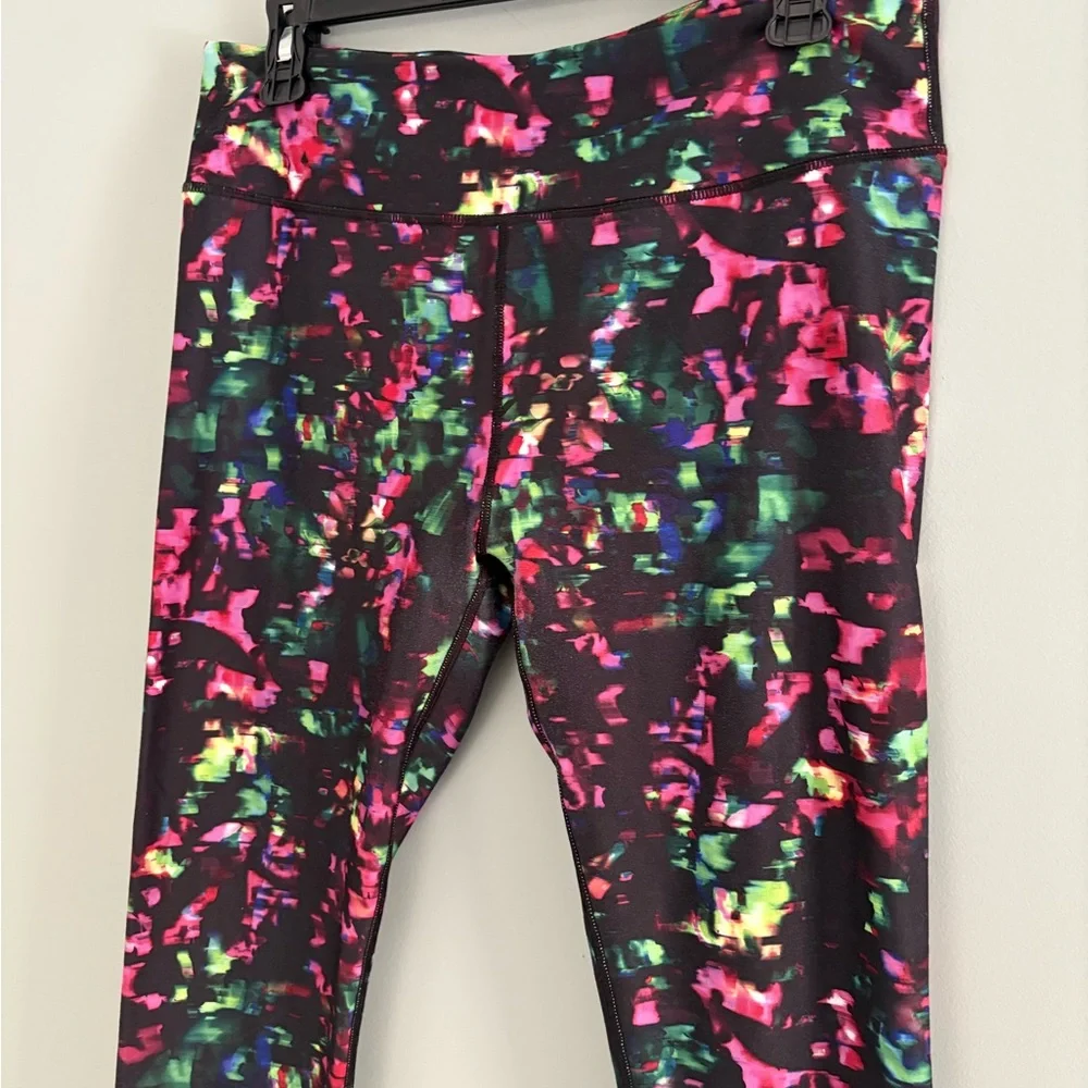 Fabletics Define PowerHold Mid-Rise Capri Size L - Picture 4 of 11